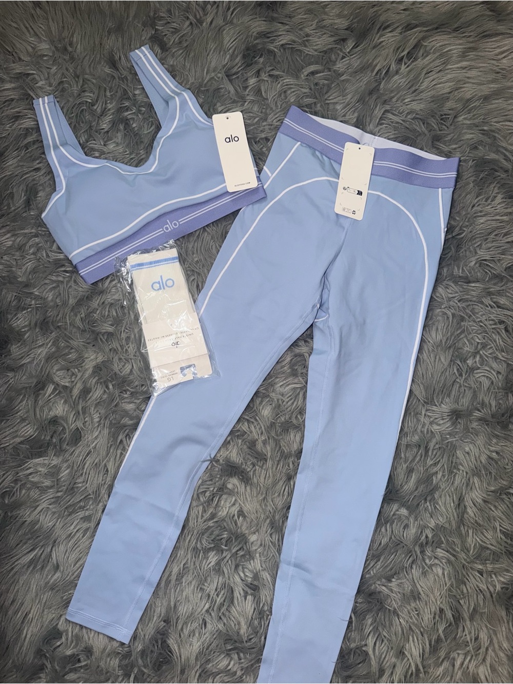 ALO Yoga Light Blue Seamless Sports Bra & Leggings Set - Picture 1 of 4
